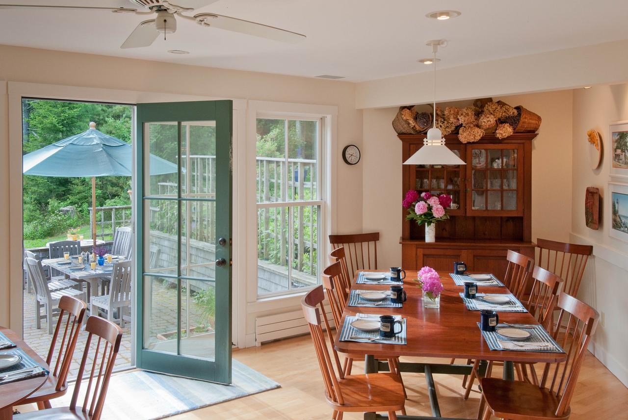 Coveside Bed & Breakfast Bed & Breakfast